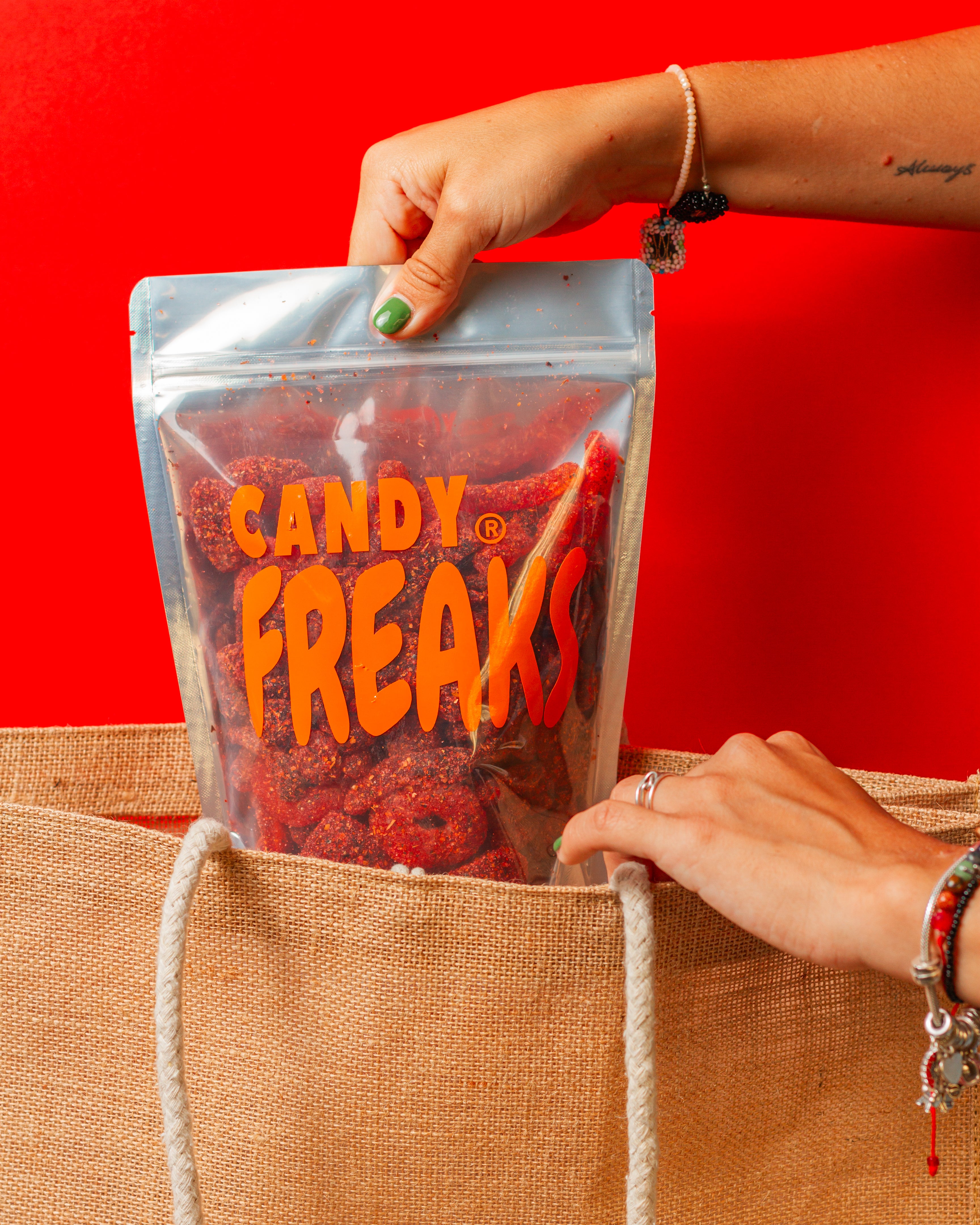 Packaging de gomitas enchiladas dulces y picantes Candy Freaks® tipo snack para llevar