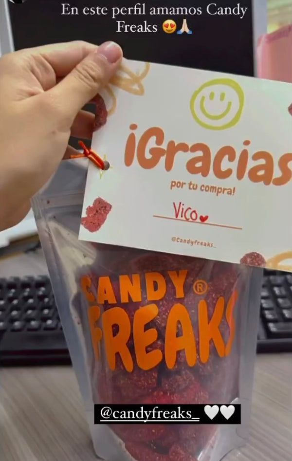 gomitas enchiladas Candy Freaks® con tarjeta personalizada de agradecimiento